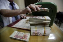 Photo of الإطاحة بشبكة دولية لتهريب الأموال بسطيف كبدت الخزينة العمومية خسائر بـ 170 مليار سنتيم
