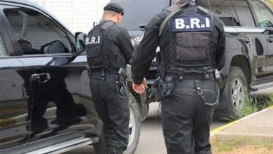 Photo of القبض على عصابة استعملت سلاحا بلاستيكيا في اختطاف رجل وابنيه و الإستيلاء على مليار ونصف ببلدية بئر حدادة